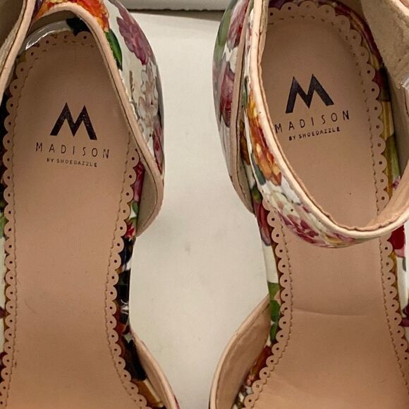 Madison by Shoedazzle Women's Antiqua Floral Open Toe Heeled Sandals Size 8 - Picture 2 of 8